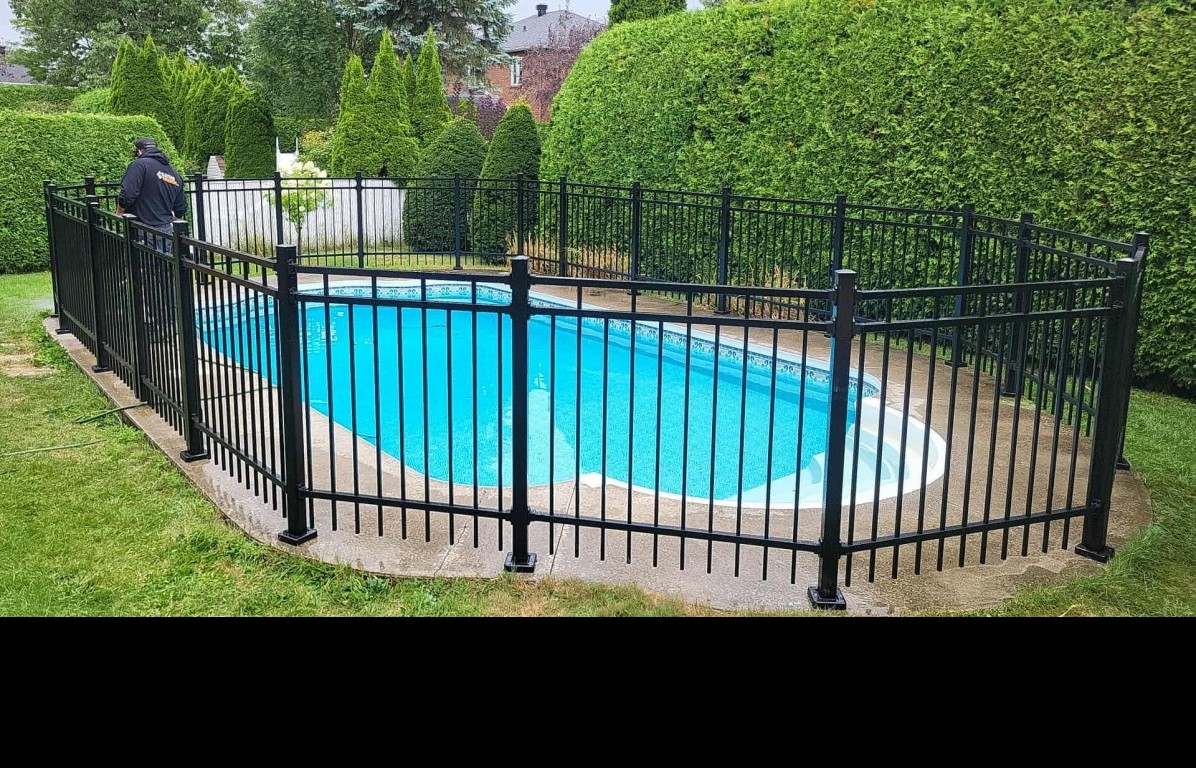 L'élégence d'une clôture classique - La clôture ornementale classique offre de la prestance !